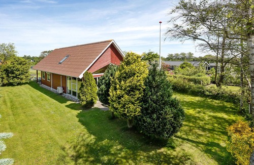 Skaven Strand House | 5 bedroom awesome home in Tarm