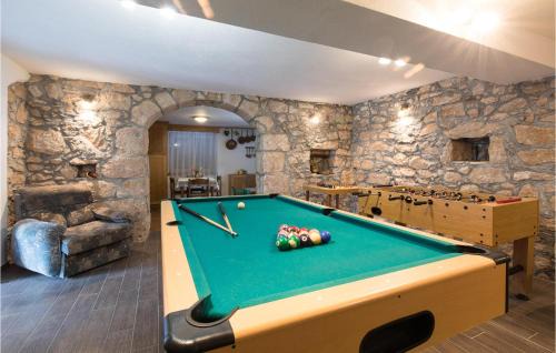 Sveti Vid Dobrinjski House | 5 Bedroom Awesome Home In Dobrinj
