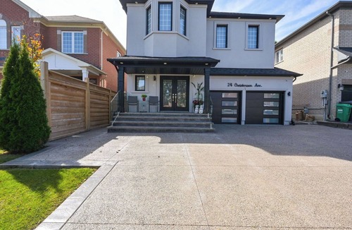 Bolton House | 5-Bedroom Beauty: Your Next Memorable Retreat!