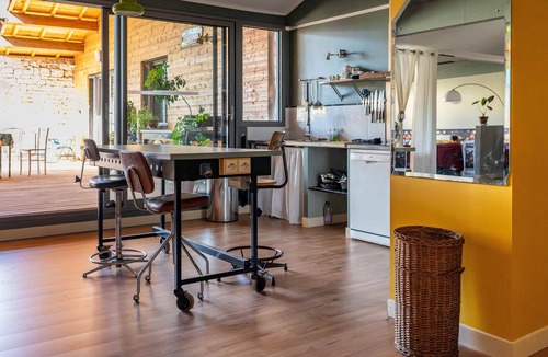 Centre Ville Bed & Breakfast | 5 Bedroom Bed & breakfast in Niort
