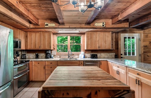 Cosby Cabin | 5-Bedroom Cabin with Private Seasonal Pool and Hot Tub