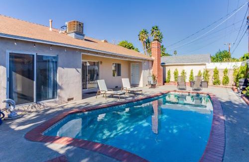 Reseda House | 5 Bedroom Charmer with Pool