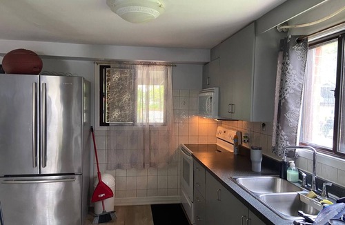 Roseneath House | 5 Bedroom Cottage at Rice Lake!