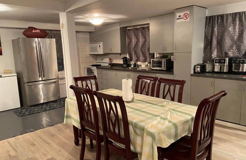 Roseneath House | 5 Bedroom Cottage at Rice Lake!
