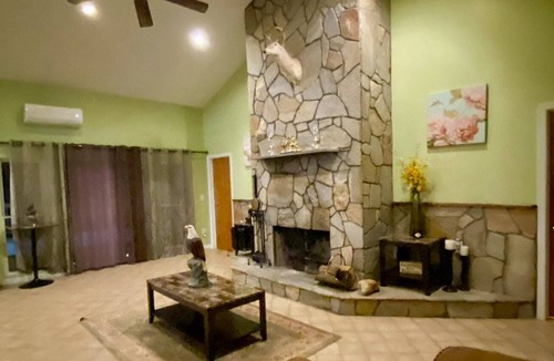 Town of Sharon House | 5 Bedroom Country Home Experience!