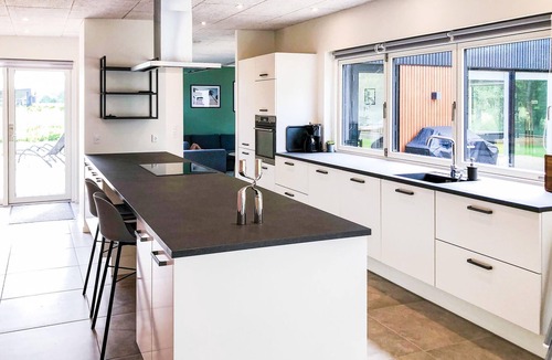 Fjellerup Strand House | 5 bedroom cozy home in Glesborg