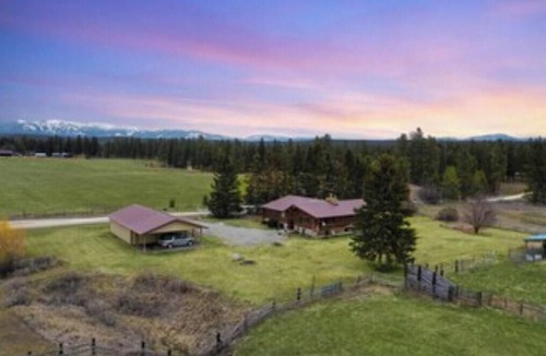 Whitefish Apartment | 5 bedroom custom Lodge, log home. rec room, on river, fishing, open kitchen