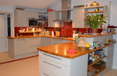 Botley House | 5 bedroom family home in friendly village by local country park, river and coast