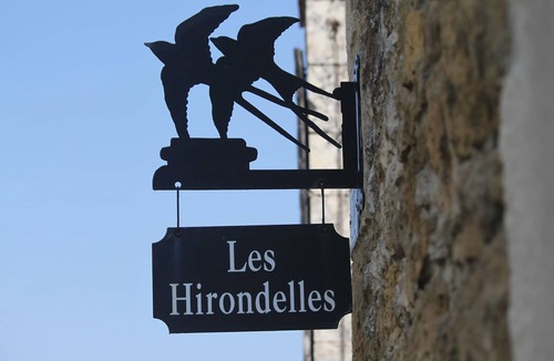 La Chapelle-Themer House | 5 bedroom gite with private pool in village setting