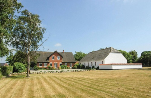 Sydlangeland House | 5 bedroom gorgeous home in Humble