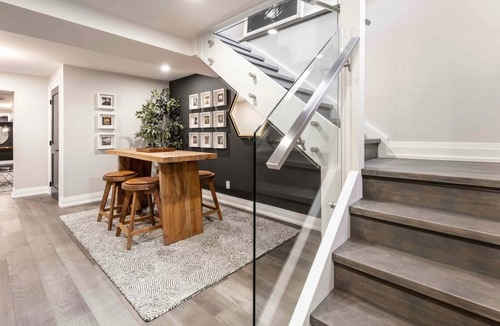 Queenston House | 5 Bedroom House on Water