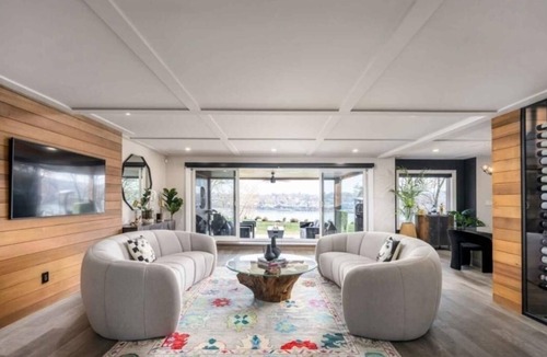 Queenston House | 5 Bedroom House on Water