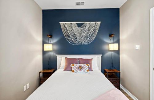 Corpus Christi House | 5 Bedroom Heated Pool Pet-Friendly King Bed Near White Cap Beach Patio Grill