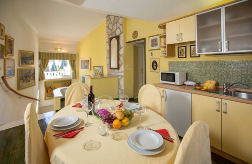 Lapad House | 5 bedroom holiday home with balcony