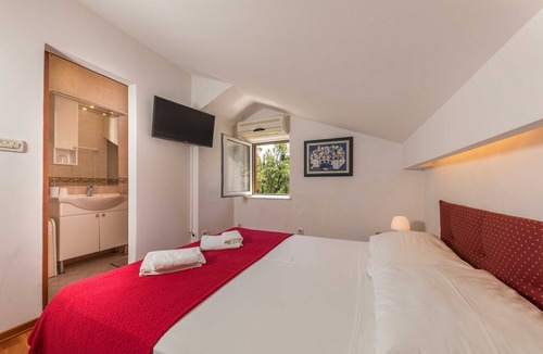 Lapad House | 5 bedroom holiday home with balcony