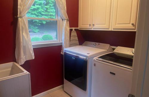 Holly Springs House | 5 bedroom home north ATL