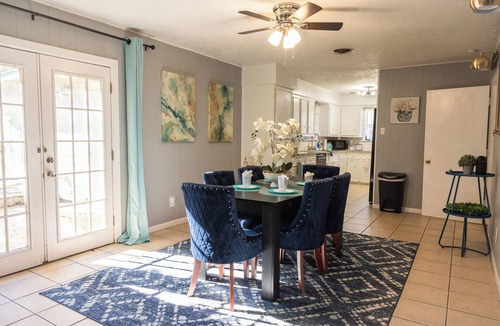 College Station House | 5 Bedroom Home 6 Minutes to Kyle Field—Perfect Game Day House or Ring Dunk