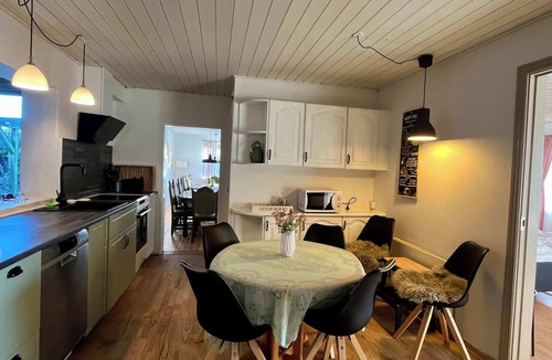 Bording House | 5 Bedroom House - 12 Guests