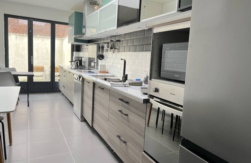 Roubaix House | 5-bedroom house close to all amenities