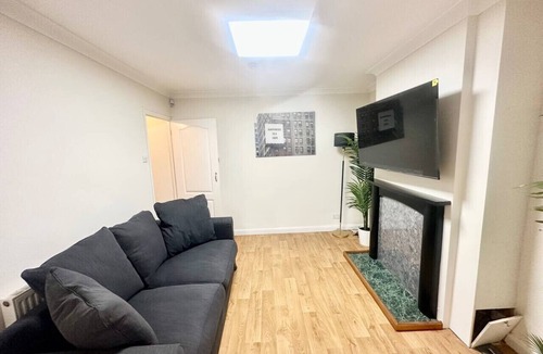 Colyers House | 5 Bedroom house in DA7