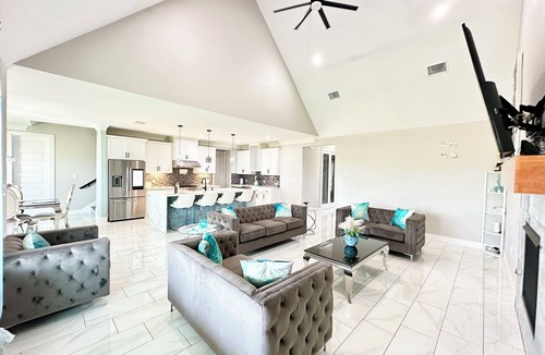 Del Valle House | 5 bedroom house near COTA AUS