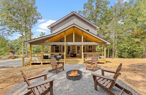 Cleveland Villa | 5 Bedroom Huge Luxury Cabin Perfect for Family Getaway
