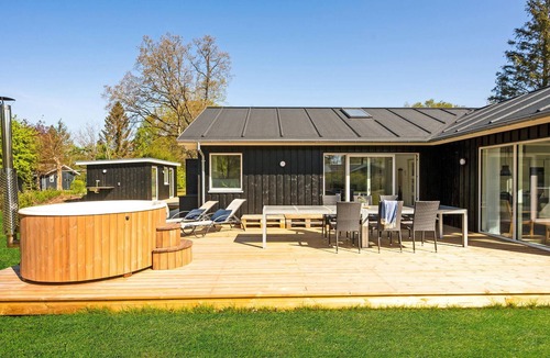 Fjellerup House | 5 bedroom lovely home in Glesborg