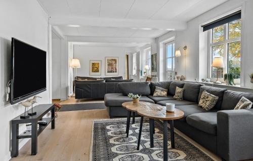 Pedersker House | 5 Bedroom Lovely Home In Aakirkeby