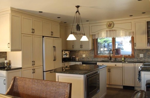 Domaine Nansen Ski Chalet | 5 Bedroom Luxury Ski & Golf Chalet - Private Hot Tub - Prime Ski in Ski Out