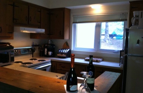 Domaine Nansen Ski Chalet | 5 Bedroom Luxury Ski & Golf Chalet - Private Hot Tub - Prime Ski in Ski Out