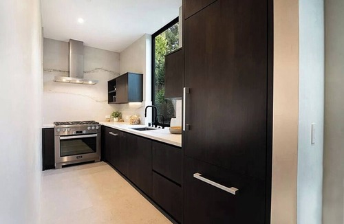 Beverly Glen House | 5-bedroom Mansion in Beverly Hills with 200 People Event Space.