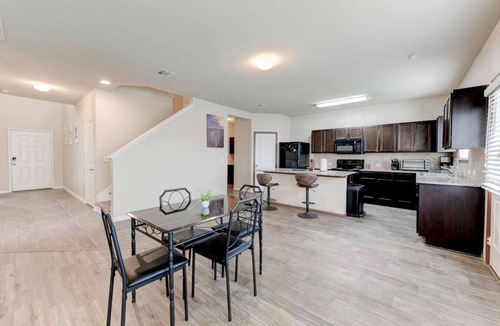 Austin House | 5 Bedroom Modern Home