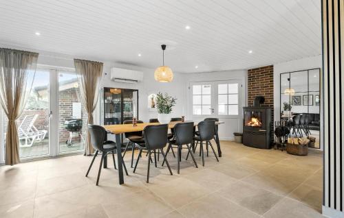 Ho House | 5 Bedroom Nice Home In Blåvand