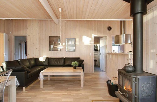 Bønnerup Strand House | 5 bedroom nice home in Glesborg