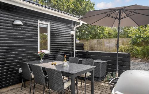 Haslevgarde House | 5 Bedroom Nice Home In Hadsund