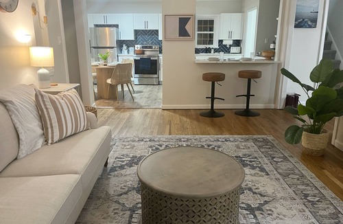 Willowick House | 5 bedroom pet & family friendly lux house near downtown Cleveland and Lake Erie