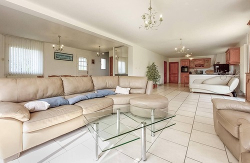 Saint-Pierre-de-Varengeville House | 5 bedroom pet friendly home in ST PAER