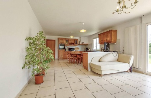 Saint-Pierre-de-Varengeville House | 5 bedroom pet friendly home in ST PAER