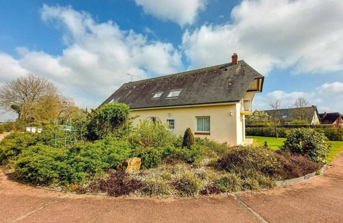 Saint-Pierre-de-Varengeville House | 5 bedroom pet friendly home in ST PAER