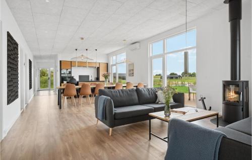 Hvidbjerg Strand House | 5 Bedroom Pet Friendly Home In Børkop