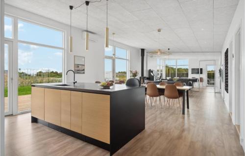 Hvidbjerg Strand House | 5 Bedroom Pet Friendly Home In Børkop