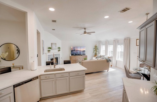 Pflugerville House | 5 Bedroom, Private fenced yard, Indoor Fireplace, Prime Location