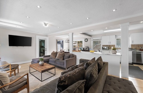 Richmond Hill House | 5 Bedroom Resort Vibes| Hot Tub + Dry Sauna + Chill Zone | BIG FAMILY HOME