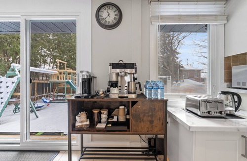 Richmond Hill House | 5 Bedroom Resort Vibes| Hot Tub + Dry Sauna + Chill Zone | BIG FAMILY HOME