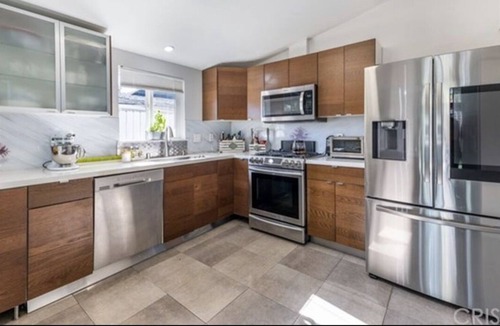 Winnetka House | 5 Bedroom Retreat Home with Entertaining Backyard and Pool