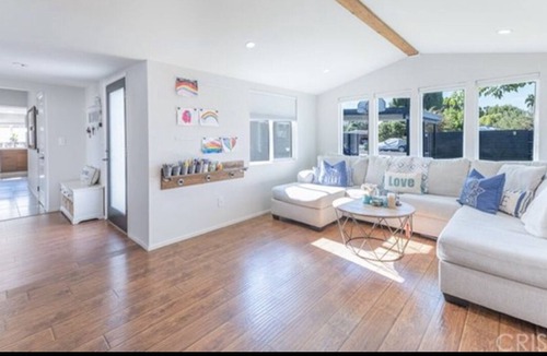 Winnetka House | 5 Bedroom Retreat Home with Entertaining Backyard and Pool