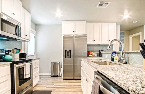 Central Oklahoma City House | 5-Bedroom Retreat- Hottub- Full Kitchen