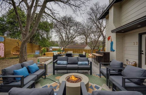 Coronado Hills House | 5-Bedroom Retreat with Cowboy Pool, Sauna and More – 10 Min to Downtown Austin