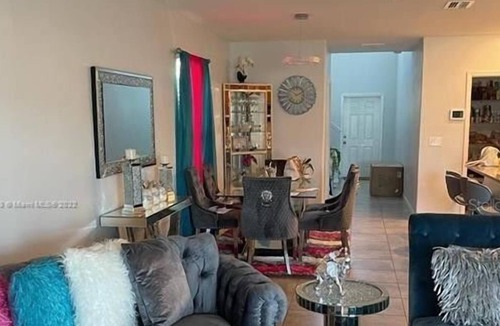 Greater Palm River Point CDC Apartment | 5 Bedroom Single family 426228 by Houzlet