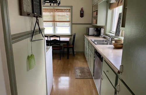 Mount Pleasant House | 5-Bedroom Sleeps up to 12 + Spacious!